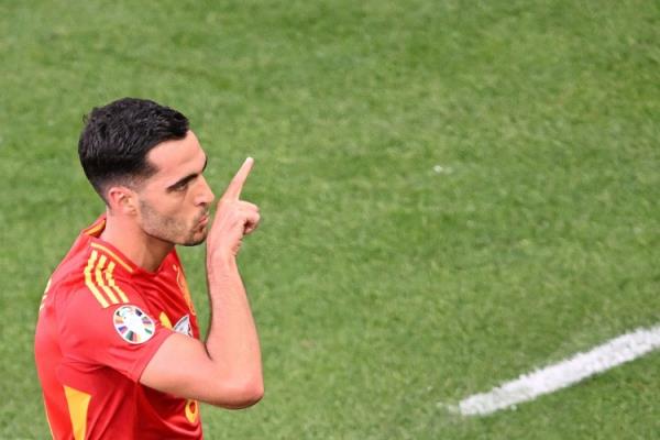 角度清奇！邮报：若C罗继续罢赛，他还可以回到奢华的家庭生活中